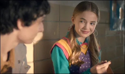 Comment s'appelle l'actrice qui joue Holly Wheeler ?