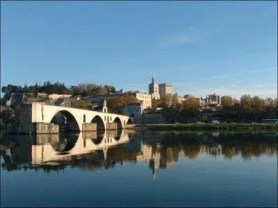Quel est le vritable nom du Pont d'Avignon ?