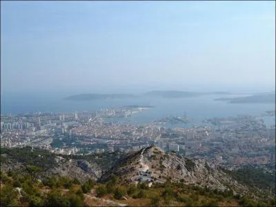 Toulon est un port ?