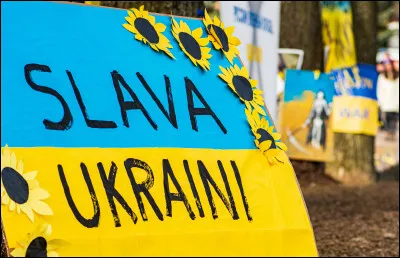 L'Ukraine est attaqu&eacute;e en...