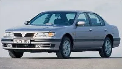 Cette grande voiture grise est une ...