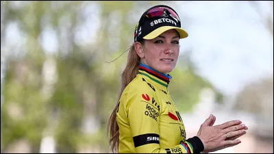 Pauline Ferrand-Pr&eacute;vot a &eacute;t&eacute; championne du monde dans trois disciplines cyclistes diff&eacute;rentes au cours de sa carri&egrave;re.