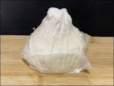 Quel est le nom de ce fromage &agrave; p&acirc;te fra&icirc;che, un caill&eacute; partiellement &eacute;goutt&eacute;, produit en Bourgogne &agrave; partir de lait de ch&egrave;vre ?