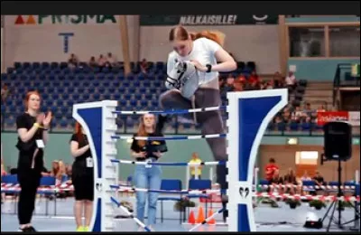 Le record de saut est...