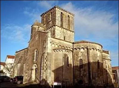 Je vous attends &agrave; pr&eacute;sent en Nouvelle-Aquitaine, devant l'&eacute;glise Saint-Maurice de B&eacute;celeuf. Village de l'arrondissement de Parthenay, il se situe dans le d&eacute;partement ...