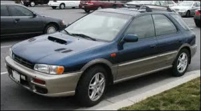 Pouvez-vous me donner le nom de cette voiture ?