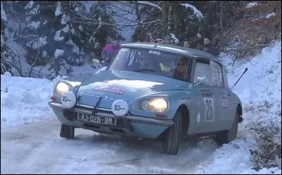 Quelle est cette auto dont les qualit&eacute;s routi&egrave;res furent mise en avant pour les &eacute;ditions 1959 et 1971 ?