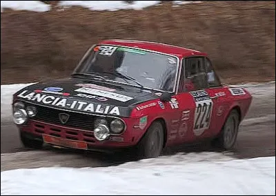 Ce n'est pas trop difficile d'annoncer que c'est une Lancia, mais quel mod&egrave;le pr&eacute;cis&eacute;ment ?
