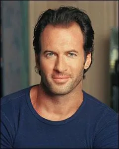 Scott Patterson tait le type sympa qui tenait le caf du coin. Pourtant, il a jou un rle plus sombre, dans la peau de Peter Strahm, dans une saga d'horreur ayant comme thme la torture. Laquelle ?