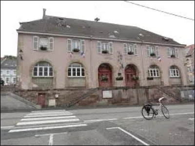 Commune de l'aire d'attraction Sarrebourgeoise, sur les bords de la Sarre et de la Sarre rouge, Lorquin se situe en r&eacute;gion ...