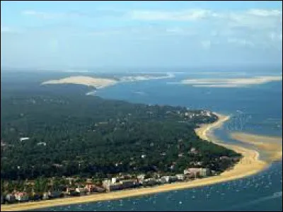 Je vous emm&egrave;ne au bord de l'Atlantique, &agrave; Pyla-sur-Mer. Station baln&eacute;aire du bassin d'Arcachon, d&eacute;pendant de La Teste-de-Buch, elle se situe dans le d&eacute;partement ...