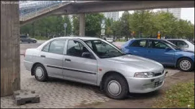 Cette voiture est une ...