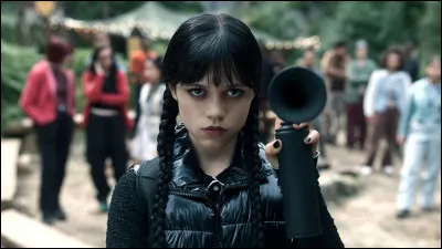 Pourquoi dans la saison 2, Mercredi Addams pleure-t-elle des larmes noires quand elle a une vision ?