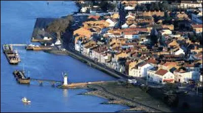 Nous faisons une halte sur l'estuaire de la Loire, &agrave; Paimb�uf. Ville de l'aire d'attraction Nazairienne, elle se situe dans le d&eacute;partement ...