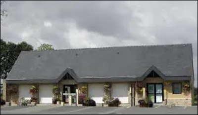 Nous partons maintenant en Bretagne, &agrave; Qu&eacute;m&eacute;n&eacute;ven. Commune de l'aire d'attraction Quimp&eacute;roise, dans le pays Glazik, elle se situe dans le d&eacute;partement ...