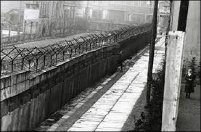 En quelle ann&eacute;e a eu lieu la chute du mur de Berlin ?