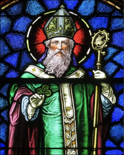 Quel est le nom du saint-patron de l'Irlande, fondateur du christianisme irlandais ?