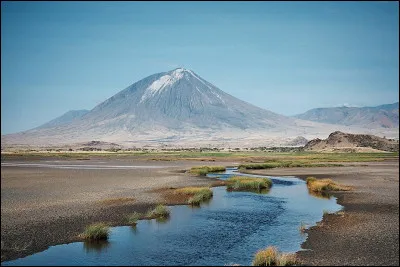 Ol Doinyo Lenga&iuml; : "montagne des Dieux" dans la langue des Maasa&iuml;. Et des fois, en Afrique de l'Est les dieux grondent car il s'agit d'un volcan actif. O&ugrave; suis-je ?