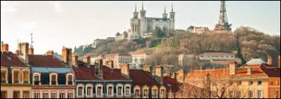 De ces quatre sp&eacute;cialit&eacute;s culinaires, laquelle n'est pas une sp&eacute;cialit&eacute; lyonnaise ?