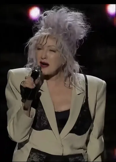 Qui est cette autrice-compositrice-interpr&egrave;te am&eacute;ricaine ?