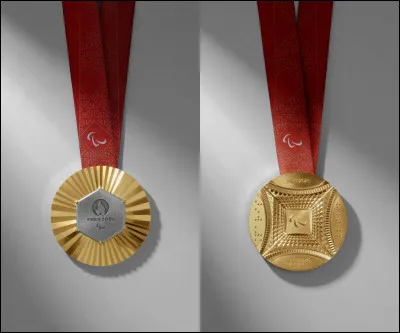 Quel est le nom de la gymnaste am&eacute;ricaine qui d&eacute;tient le record du plus grand nombre de m&eacute;dailles d'or au monde ?