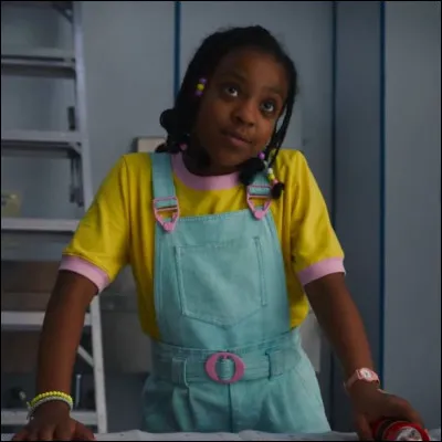 Comment appelle-t-elle le plan de Steve, Dustin et Robin pour pouvoir acc&eacute;der &agrave; la base secr&egrave;te russe ?