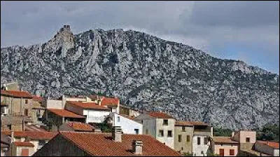 Je vous emm&egrave;ne dans le Fenouill&egrave;des, &agrave; Maury. Commune de l'aire d'attraction Perpignanaise, elle se situe dans le d&eacute;partement ...