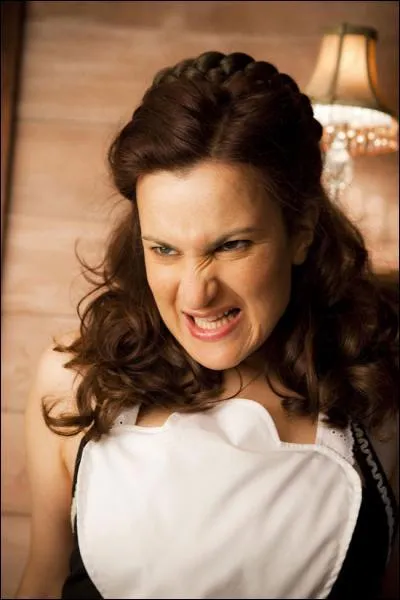 Elle a le rle de Maeva dans la srie 'camra caf', c'est