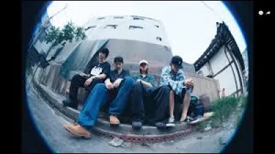 Comment s'appelle leur premier album ?