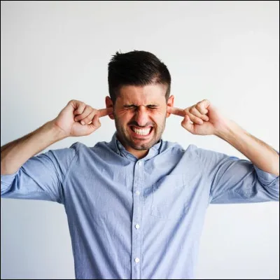 Quel mot d&eacute;signant un bruit confus et peu distinct, dont le premier usage connu est la pi&egrave;ce m&eacute;di&eacute;vale "La Farce des deux savetiers", viendrait de deux onomatop&eacute;es ?