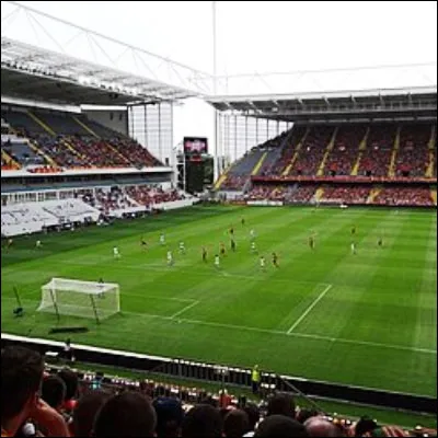 Quel stade de Ligue 1 de football, construit en 1933 sous le nom de stade des Mines, peut &ecirc;tre le stade de r&eacute;sidence du CS Avion en Coupe de France ?