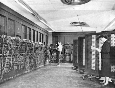 Quel est ce savant qui met au point le principe de l'ordinateur moderne capable de faire des milliers de calculs &agrave; la seconde ?