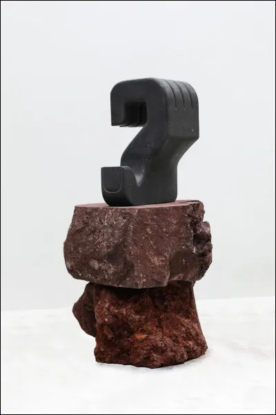 Perp&eacute;trer et perp&eacute;tuer sont synonymes.