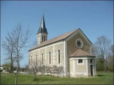 Nous commen&ccedil;ons cette nouvelle balade devant l'&eacute;glise Sainte-Eulalie, &agrave; Angoum&eacute;. Commune de l'aire d'attraction Dacquoise, elle se situe dans le d&eacute;partement ...