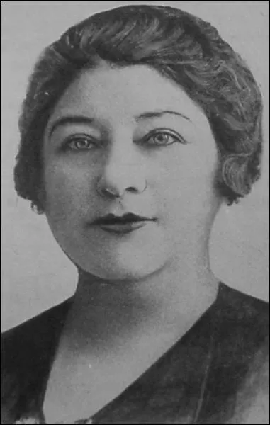 Voici des roses blanches, c'est