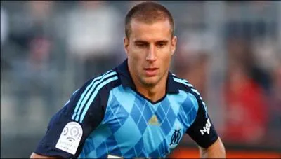 Footballeur milieu de l'OM, c'est