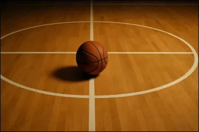 Combien de joueurs y a-t-il sur un terrain de basketball ?