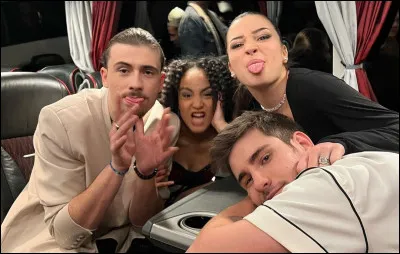 Qui est l'interpr&egrave;te de cette chanson ? : Dans mes souvenirs, on a trop perdu de tempsJ'aimerais qu'le vent se l&egrave;ve.