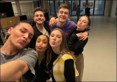 Qui est l'interpr&egrave;te de cette chanson ? : J�ai grandi, j�ai m&ucirc;ri j�ai pris conscience de c�qui m�animaitJe vous ferai rentrer dans mon c�ur &agrave; travers ma voix.