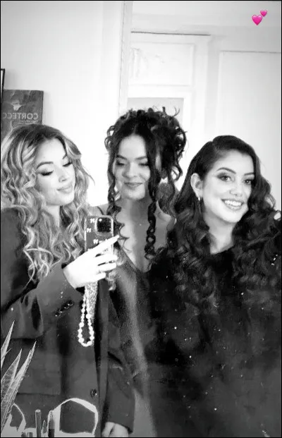 Qui est l'interpr&egrave;te de cette chanson ? : Tu vois,Non j�ai pas le droitDe me perdre dans tout &ccedil;a, De m�oublier dans tes bras.