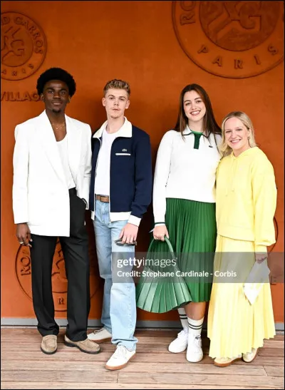 Qui est l'interpr&egrave;te de cette chanson ? : Si on s'&eacute;loigne, si on se perdLe c�ur ne fait jamais machine arri&egrave;re.