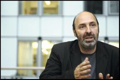 A fait tourner la rponse de la question 8 dans les films de la mme question, en rsum le ralisateur des 2 films de la question 8, c'est