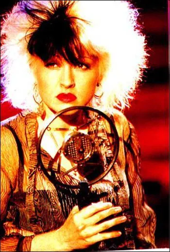 Chanteuse interprte de 'Trues colors', repris par Phil Collins, c'est