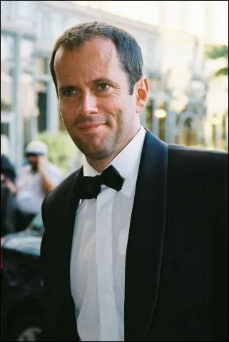 Acteur franais, dans E. M. U. , il est urgentiste et se prnomme Gaspard, c'est