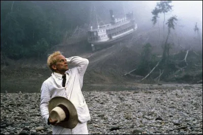Fitzcarraldo, "le fou de la for&ecirc;t et de la musique" qui r&ecirc;vait de construire un gigantesque op&eacute;ra au c�ur de la for&ecirc;t vierge a inspir&eacute; un cin&eacute;aste. Lequel ?