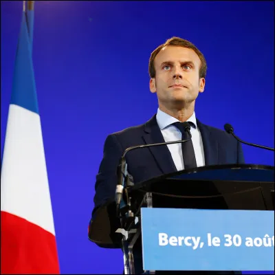 Comment se nommait le parti politique qu'Emmanuel Macron a fond&eacute; en 2016 et dont il a &eacute;t&eacute; le pr&eacute;sident ?