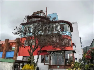 Chez quel s&eacute;nateur, po&egrave;te, &eacute;crivain, peut-on visiter la maison "Isla Negra" au sud de Valpara&iacute;so ?