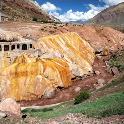 Quel train spectaculaire qui a subi une privatisation d&eacute;sastreuse du gouvernement de Carlos Menem relie Salta &agrave; La Polvorilla pr&egrave;s de la fronti&egrave;re du Chili ?