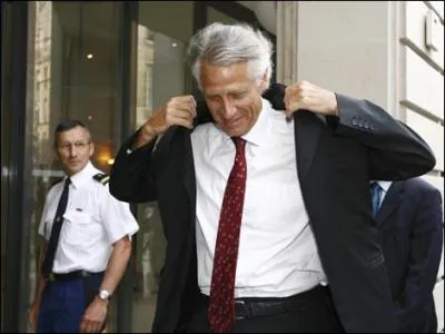 Ici avec un geste prmonitoire pour les prochaines lections ... .