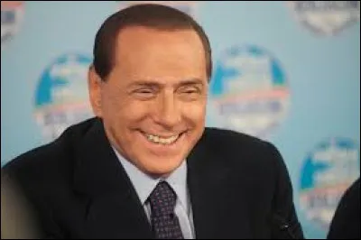 Silvio Berlusconi a entam&eacute; sa carri&egrave;re politique &agrave; partir de 1994 : quelle &eacute;tait alors sa fonction ?